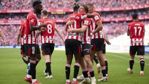 Jugadores del Athletic Club celebran uno de los goles ante el Real Valladolid