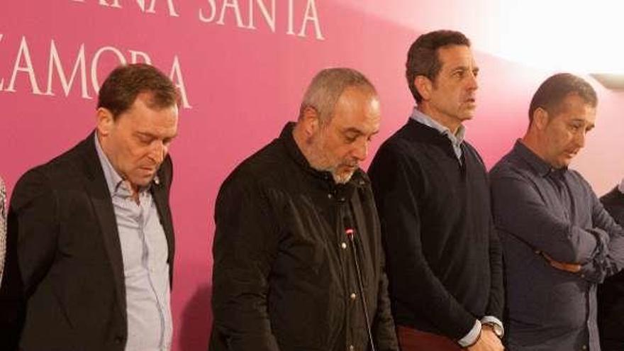 Pedro García (izquierda) en una asamblea de Via Crucis.