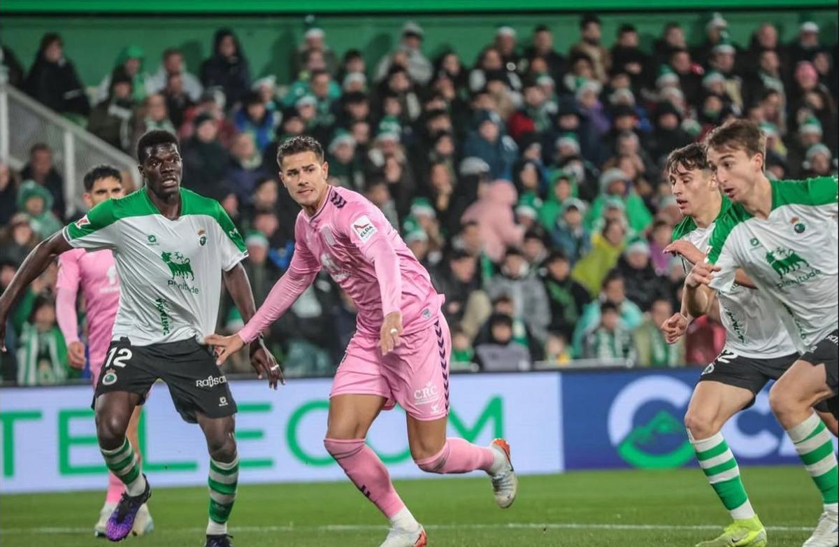 El central rumano Ricardo Grigore con la camiseta del Eldense