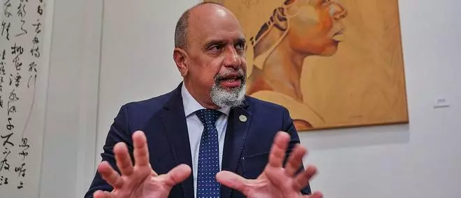 Luis Serra obliga a dimitir al vicerrector de Cultura por "comportamiento inadecuado" con una trabajadora