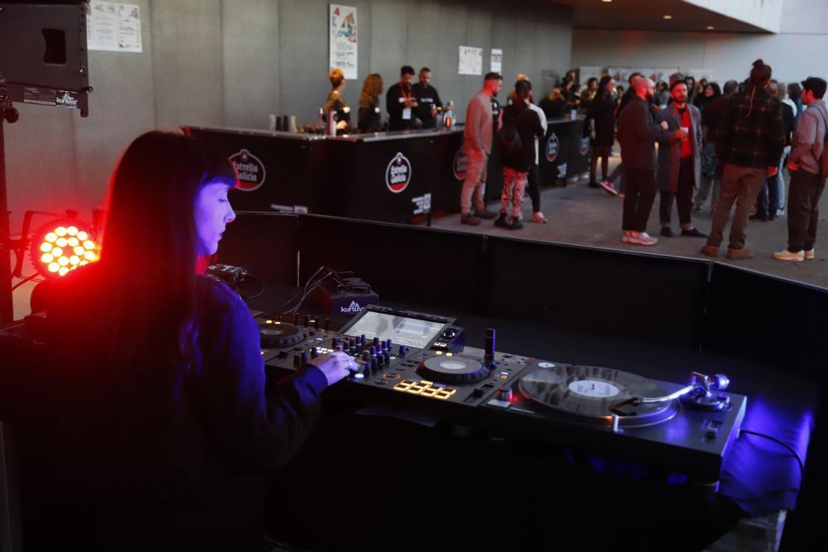 Sesión de dj en el exterio del C3A este viernes en el Festival CREA.