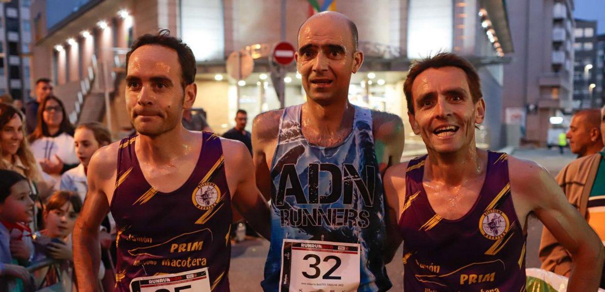 José Alberto Bastos, junto a los hermanos Juan y Roberto Bueno. |  Adrián Irago