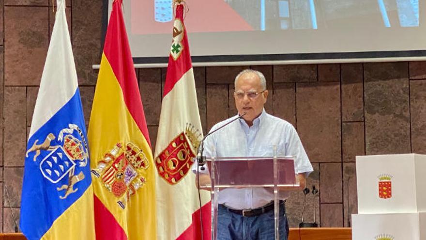 El presidente del Cabildo de La Gomera, Casimiro Curbelo, durante su intervención.