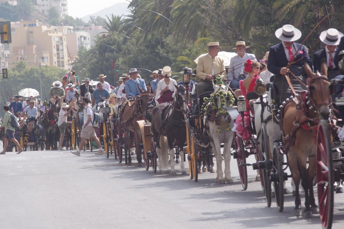 Málaga peregrina ante la Victoria para comenzar su Feria
