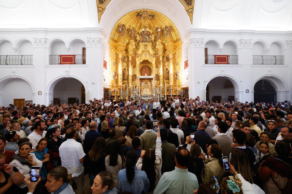 Rocío 2022: La Virgen ya está en su nuevo paso para la procesión por Almonte