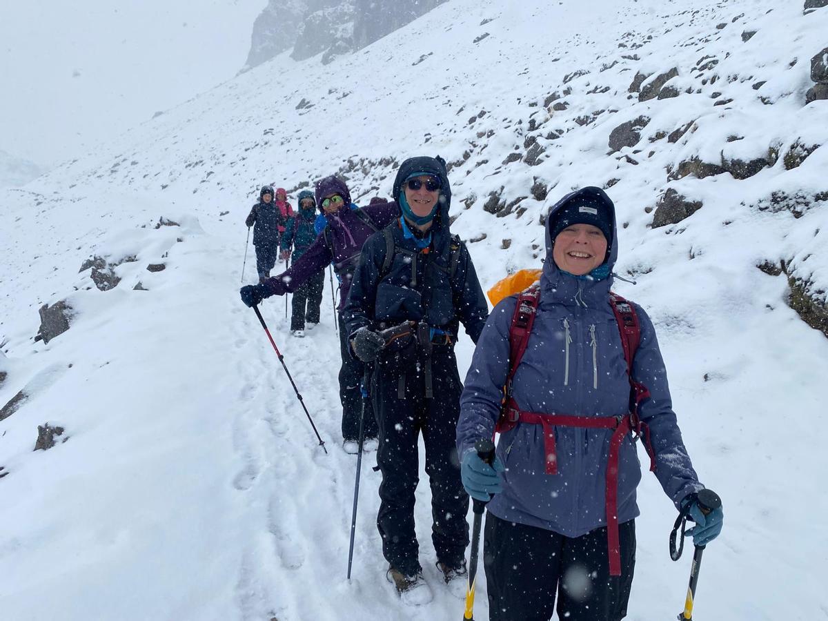 Turistas extranjeros, durante una ruta guiada por Juanjo Álvarez