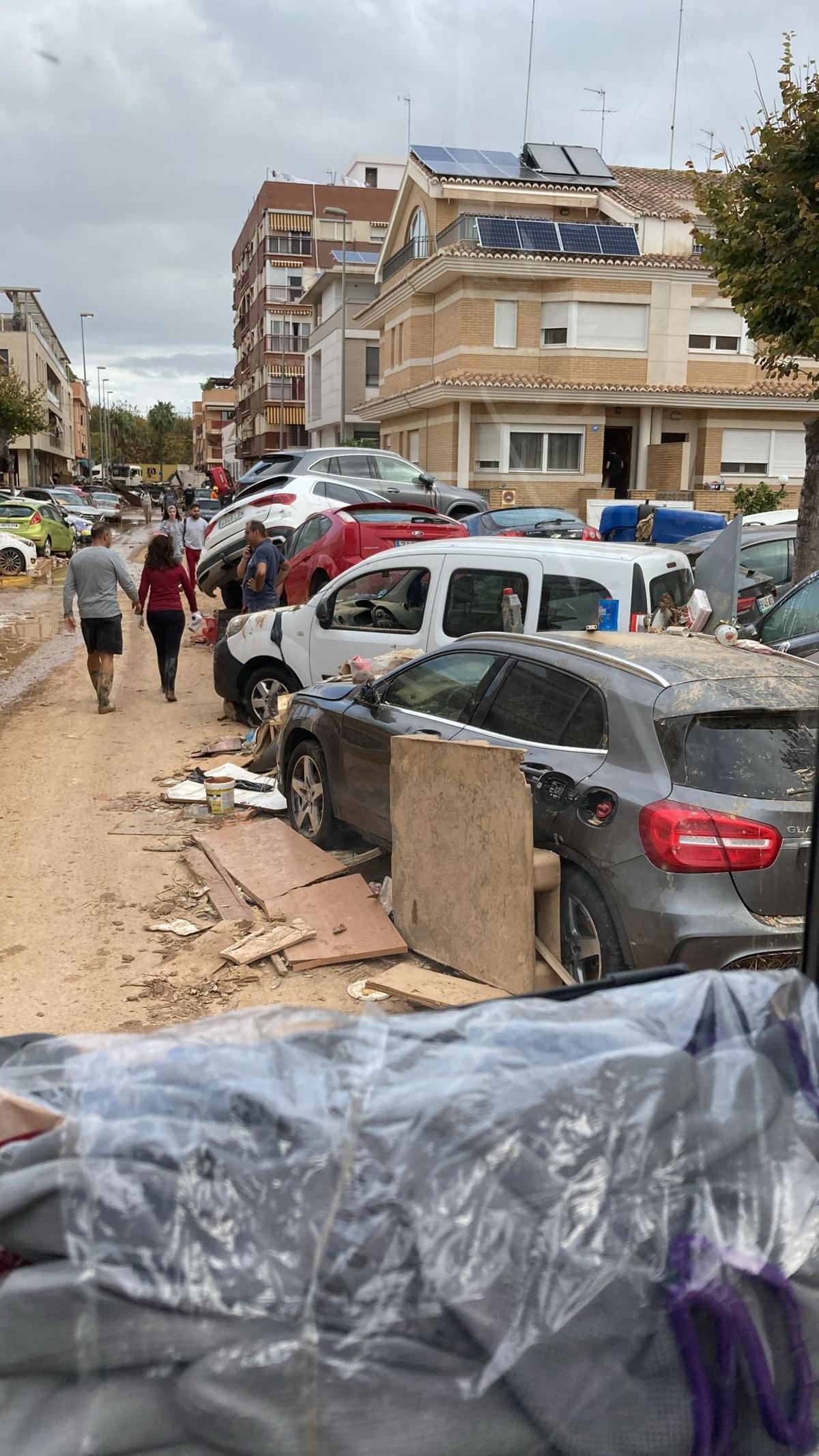 GALERÍA | El camión de Vezdemarbán llega a la zona de la DANA GALERÍA | El camión de Vezdemarbán llega a la zona de la DANA