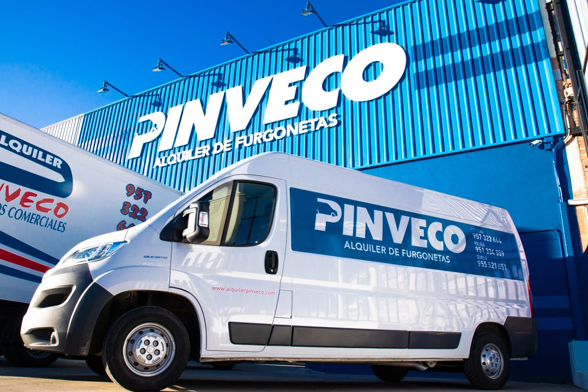 Instalaciones de la empresa cordobesa Pinveco de alquiler de furgonetas en Sevilla