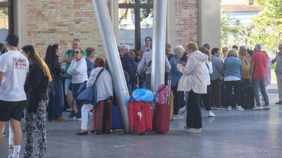 Málaga, a oscuras por el apagón masivo en España, en imágenes