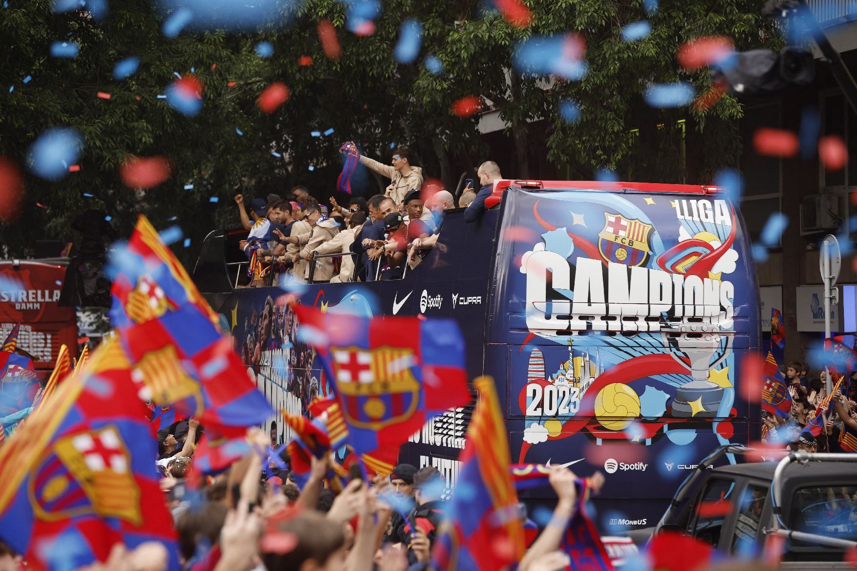 La rua de campions del Barça, en imatges