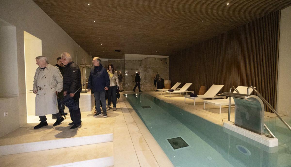 Visitantes en el spa del Parador durante la jornada de puertas abiertas del fin de semana.