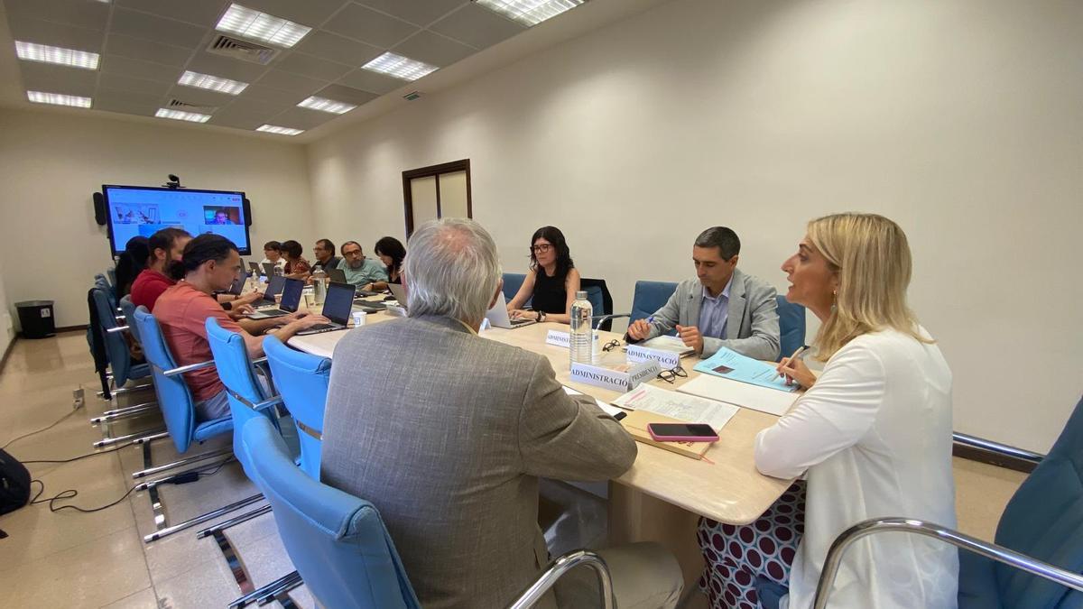 Reunión de Educación y sindicatos en la sede de Conselleria.