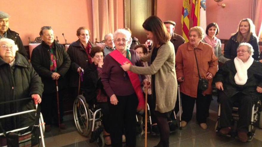 Una anciana, nombrada alcaldesa de honor