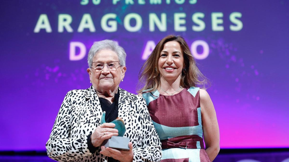 Natalia Chueca ha entregado el premio Valores Humanos a Consuelo Ciria, presidenta del patronato de la Fundación Aspace
