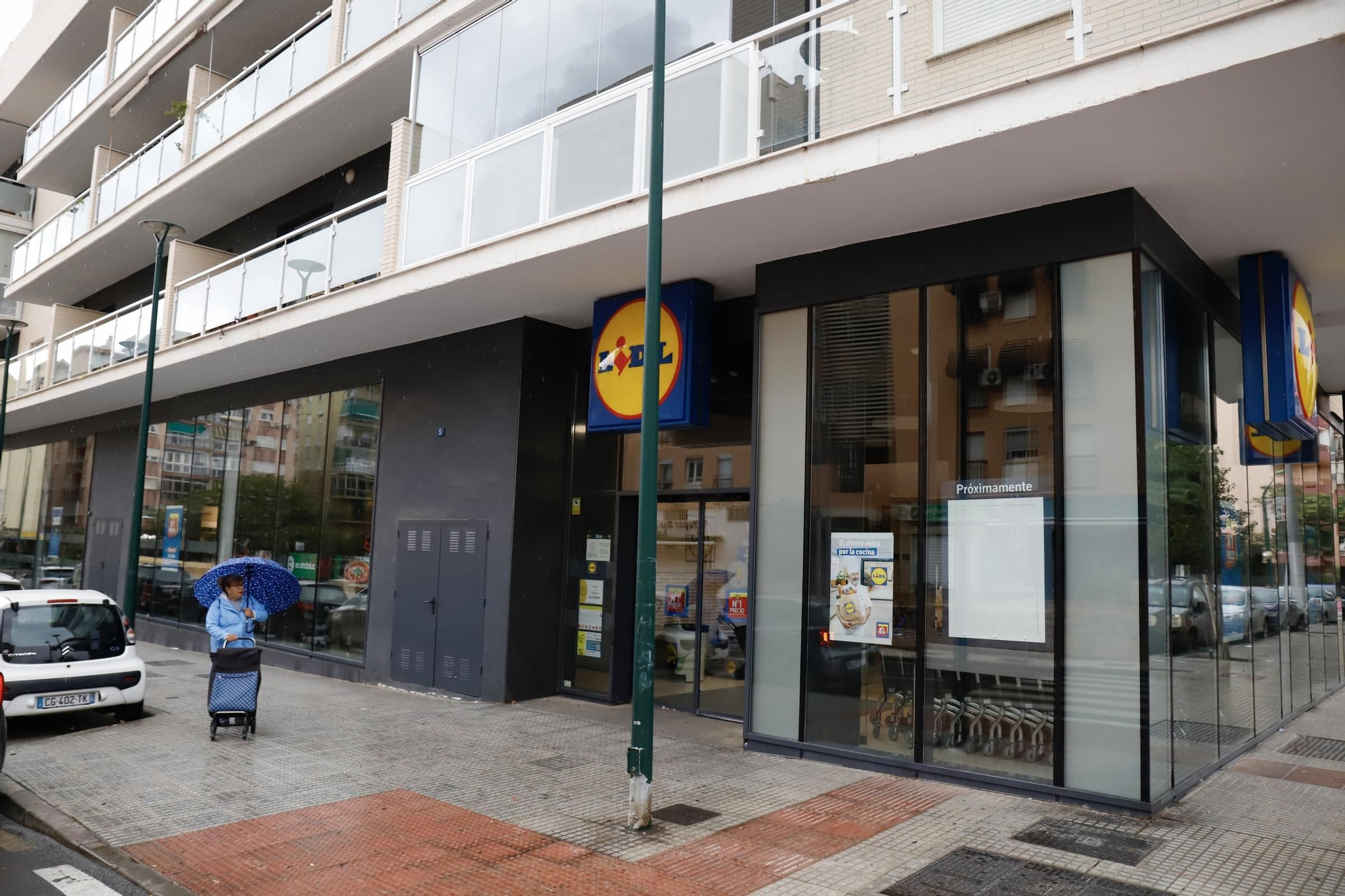Las calles de Málaga, prácticamente vacías ante la alerta roja por fuertes lluvias