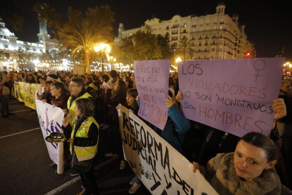 Concentración en València contra la sentencia de la Manada