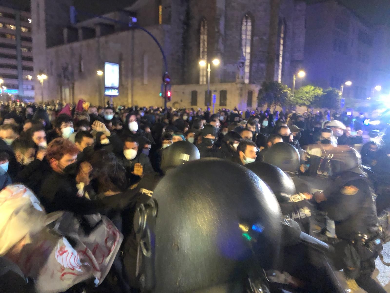 Cargas policiales en la segunda protesta por la detención de Pablo Hasél