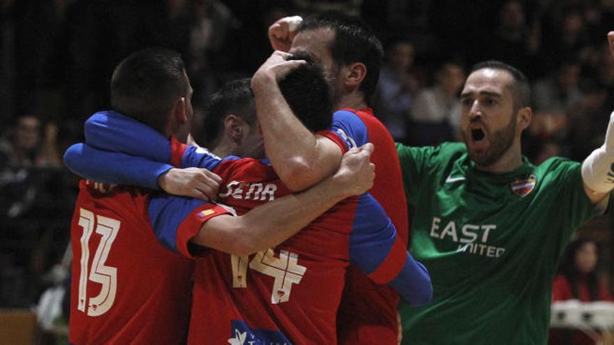 El Levante UDDM celebra su victoria en un partido esta temporada