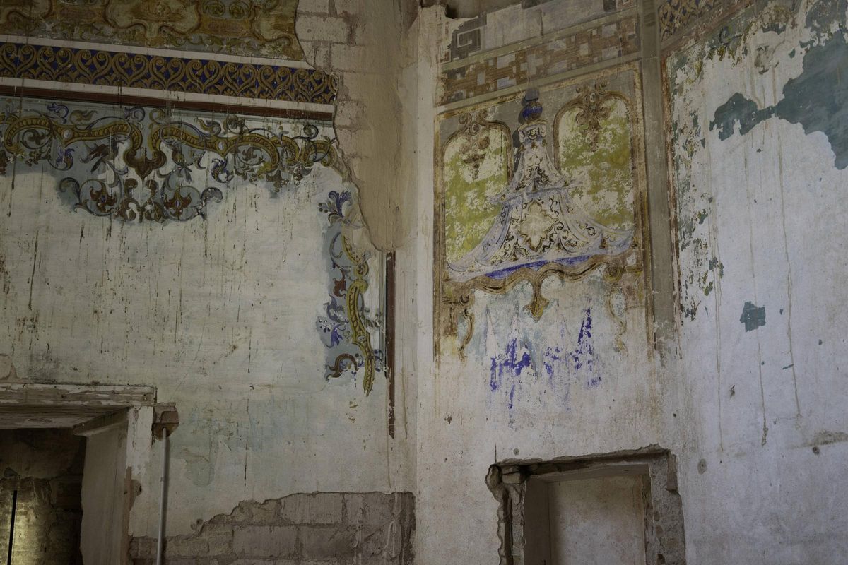 Un detalle de las pinturas del interior del palacio del Marquès d'Alfarràs, en Barcelona.