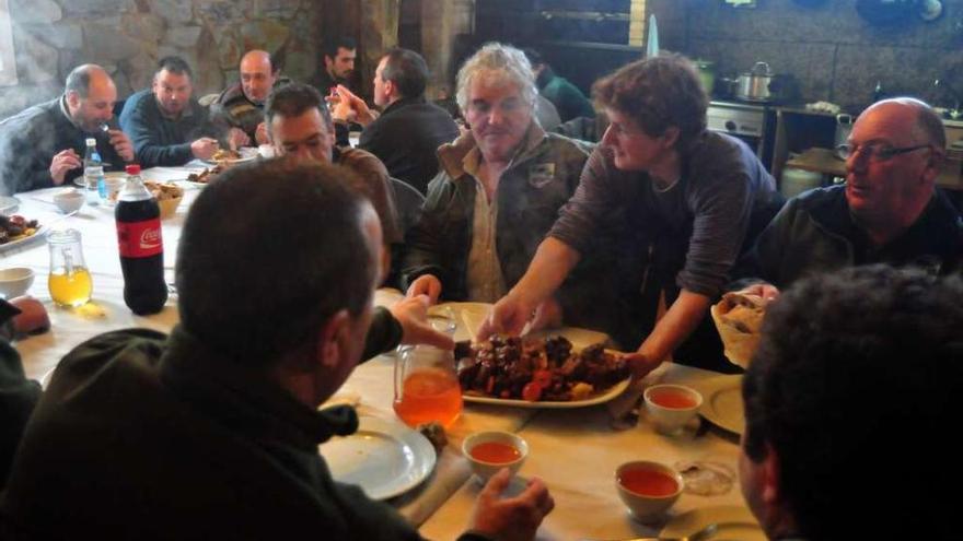 Un &quot;furancho&quot; tradicional ubicado en Meaño. // Iñaki Abella