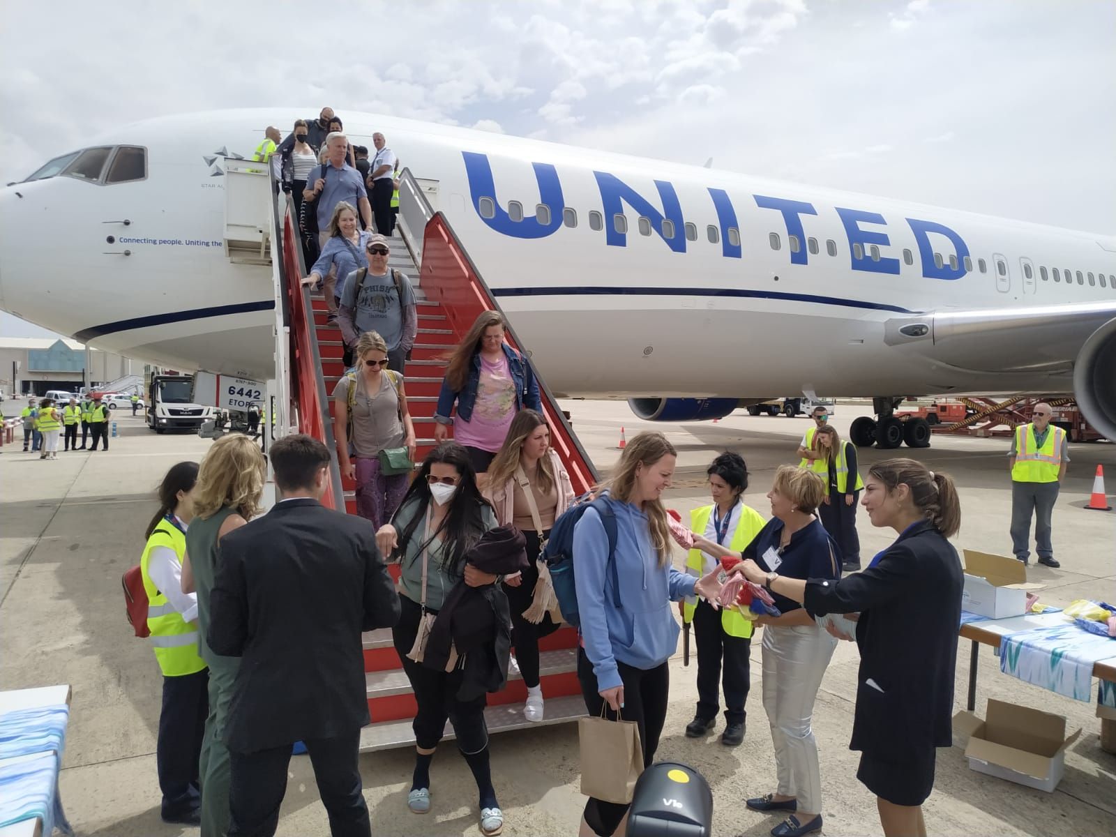 Llega a Mallorca el primer vuelo Nueva York-Palma sin baño de mangueras