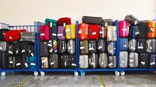 El color de tu maleta es determinante: así son las que salen primero de la bodega del avión