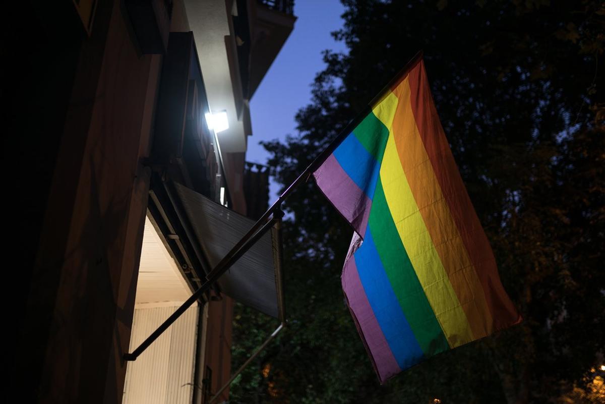 Una bandera LGTBI en el Gaiexample de Barcelona.