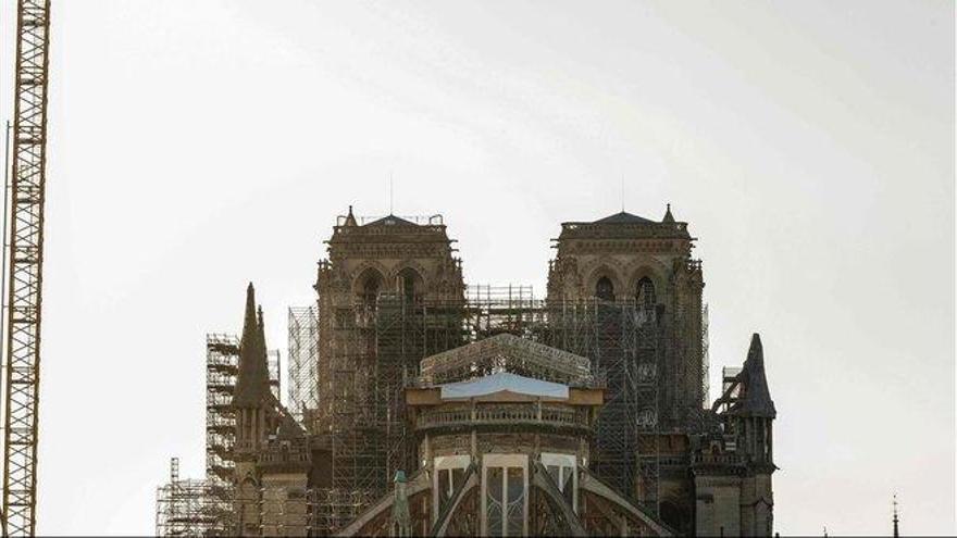 Macron da las gracias a quienes salvaron la catedral de Notre Dame hace un año