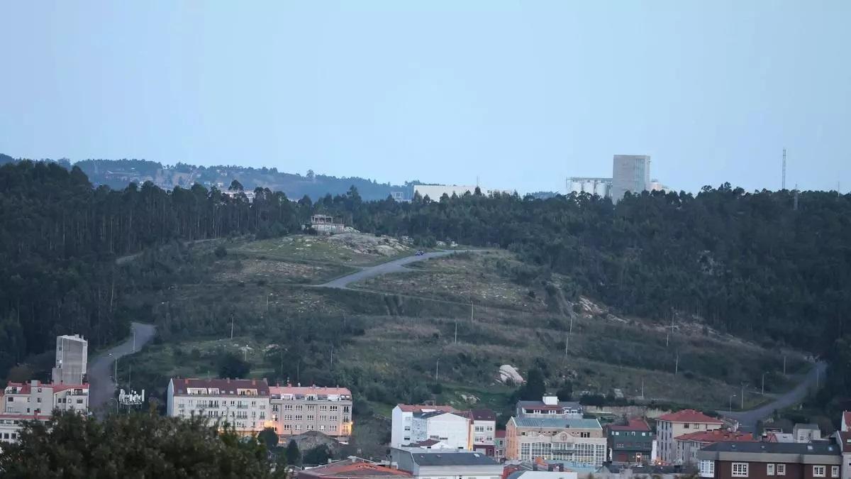 Vista del terreno en el que se edificará en A Penouqueira, en Arteixo.