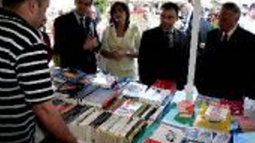 Sánchez Adalid repudia la cultura y los libros basura