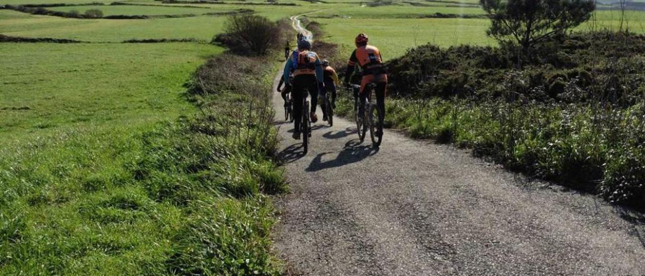 Participantes en la ruta.