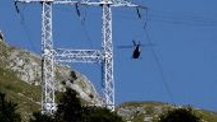 Los tedax hallan 16 cargas explosivas en una torre eléctrica de Bujaruelo