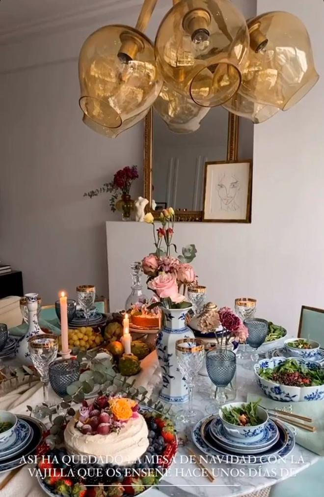 La propuesta deco de Paula Ordovás de una mesa de Navidad para una comida con amigas en casa