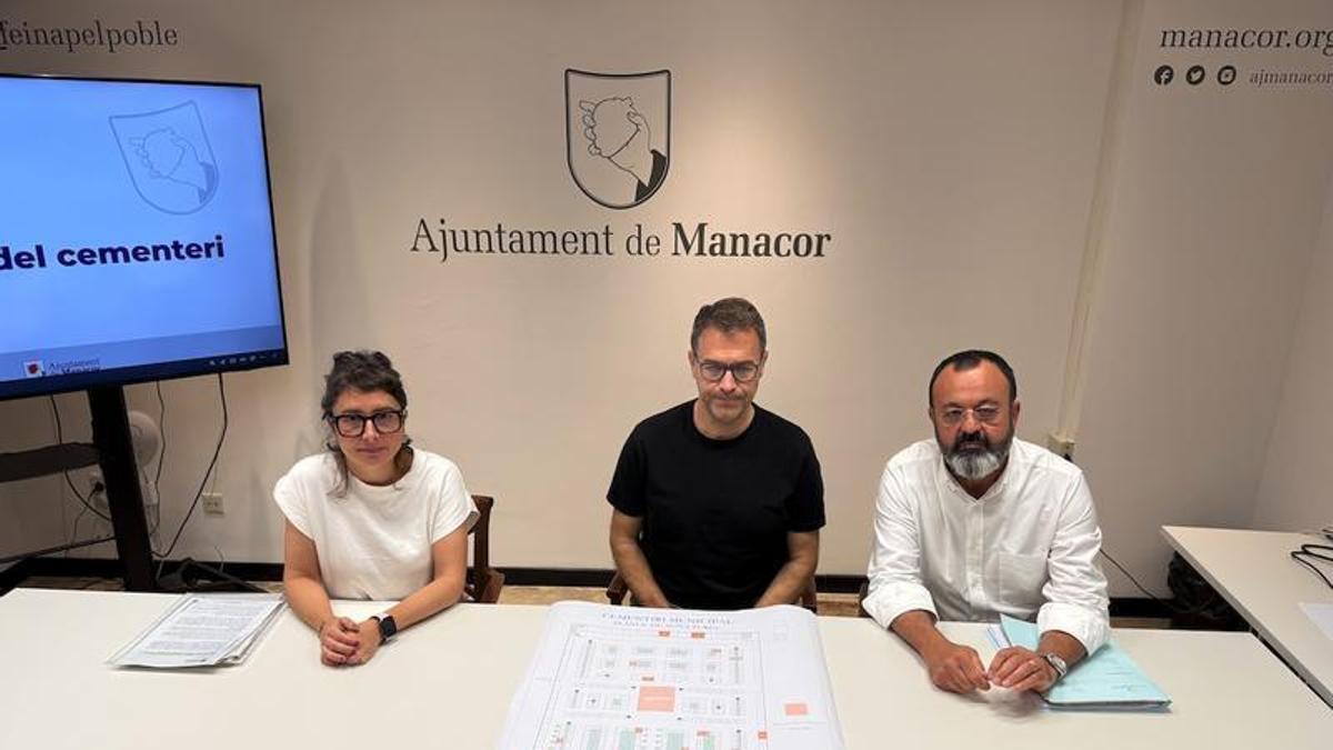 Los responsables municipales de Manacor han explicado este martes el proyecto de reforma del cementerio.