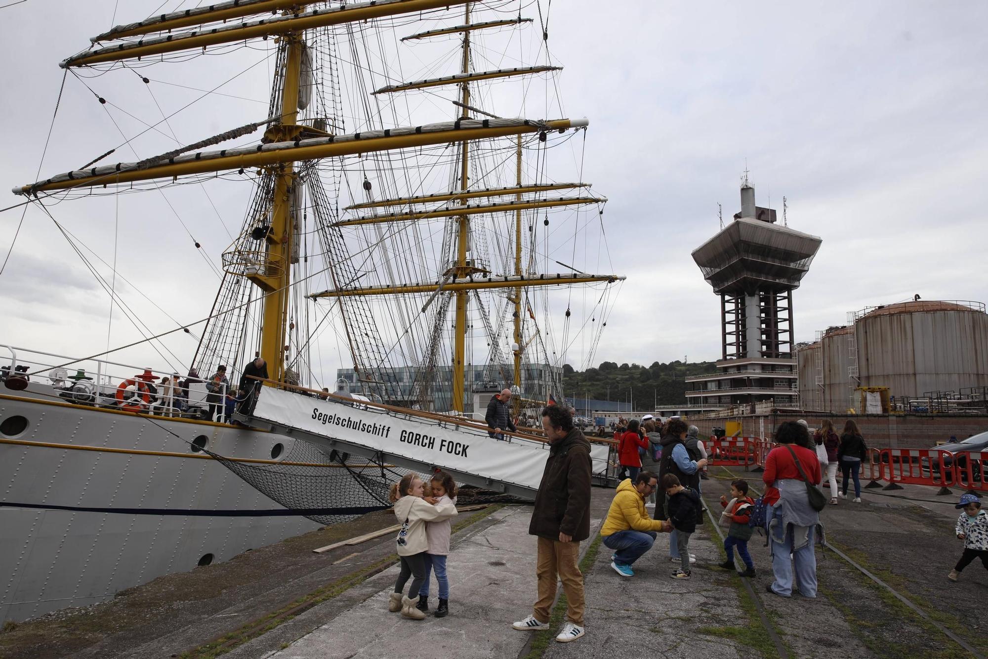 La jornada de puertas abiertas en el buque escuela "Gorch Fock", en imágenes