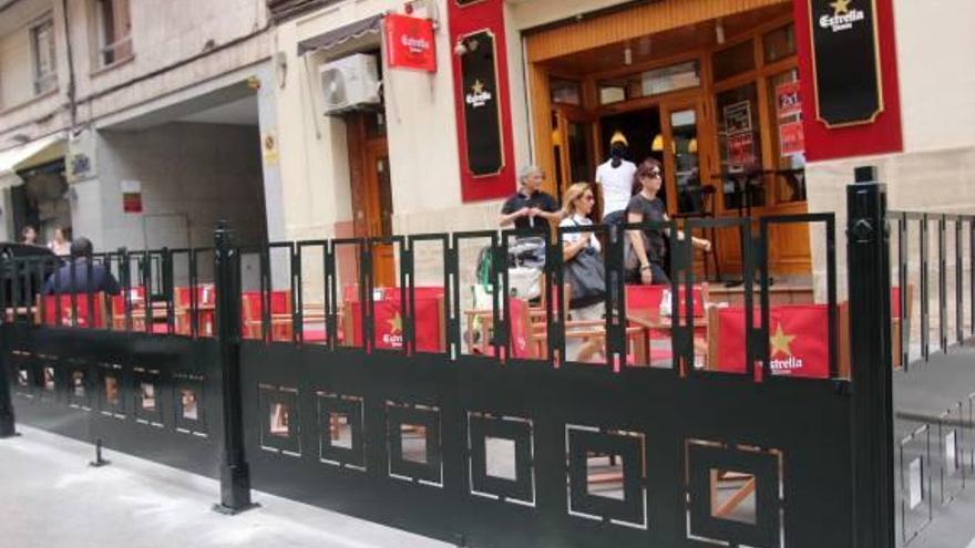 Alcoy revisa la ordenanza de bares y terrazas por las quejas de los hosteleros
