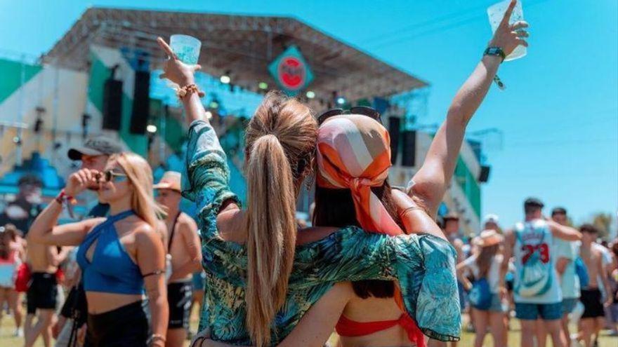El Reggaeton Beach Festival 2024 recala la próxima semana en la playa de Nerja