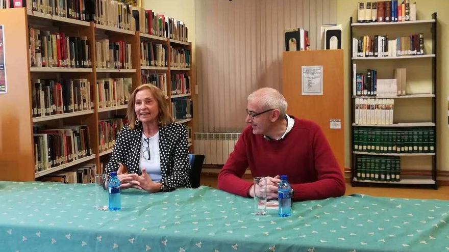 Celia Álvarez presenta su undécimo libro en Allande