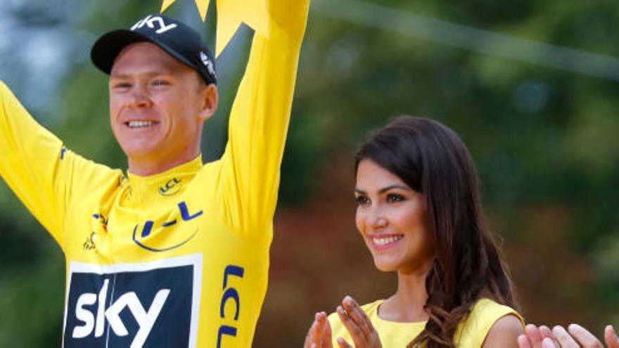 Chris Froome, en lo más alto del podio de París por cuarta vez en su carrera.