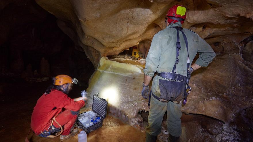 La  nueva cueva de La Araña, en el número de abril de National Geographic por su relevancia mundial