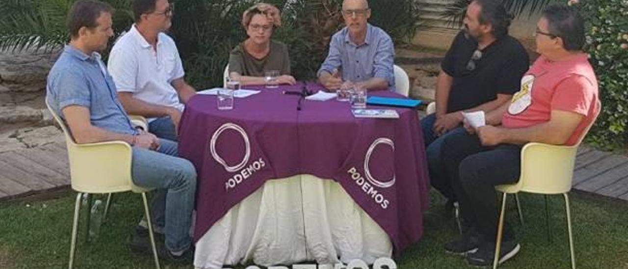 Los representantes de Podemos, en su rueda de prensa.