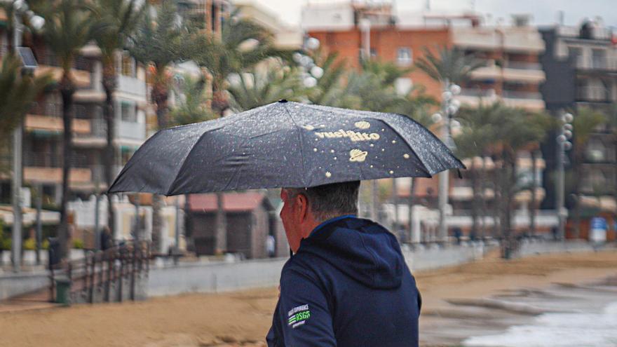 Alicante inicia la semana con lluvias por toda la provincia y aguanieve en zonas altas