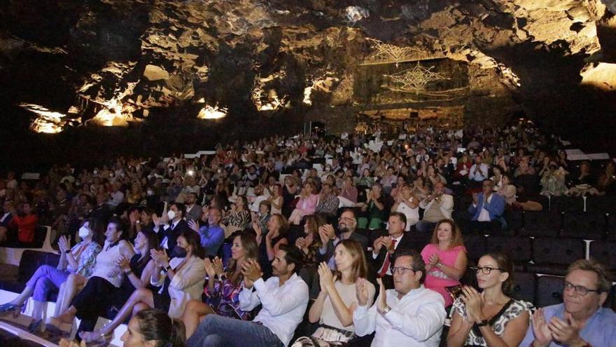 Público asistente al acto institucional por el Día de Canarias.