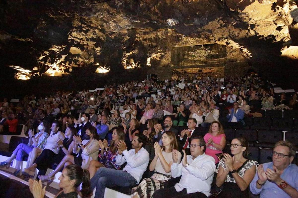 Público asistente al acto institucional por el Día de Canarias.