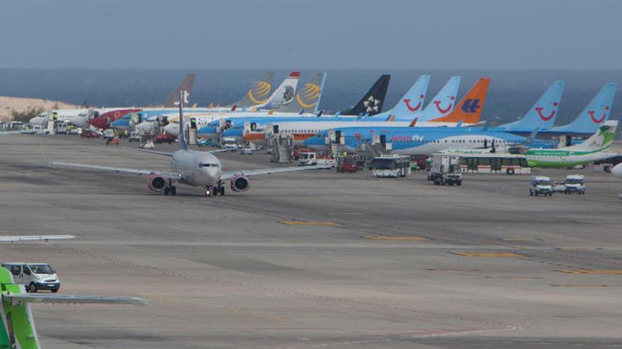 Aviones en el aeropuerto de Gran Canaria.