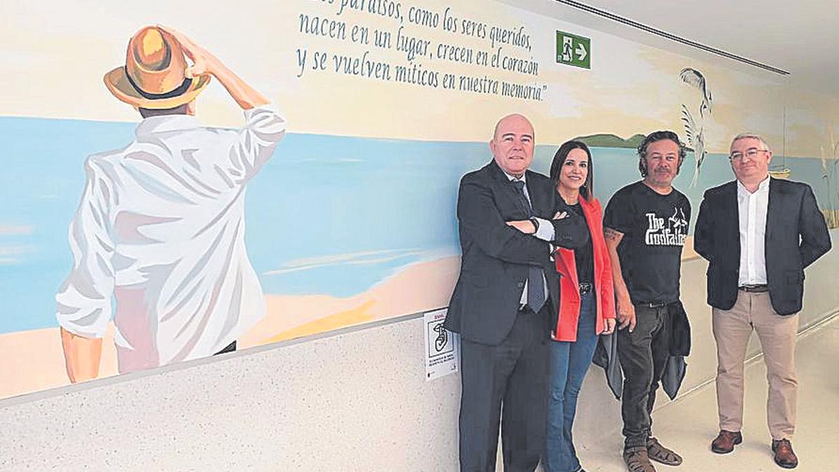 Uno de los murales, que aúna pintura con frases reconfortantes