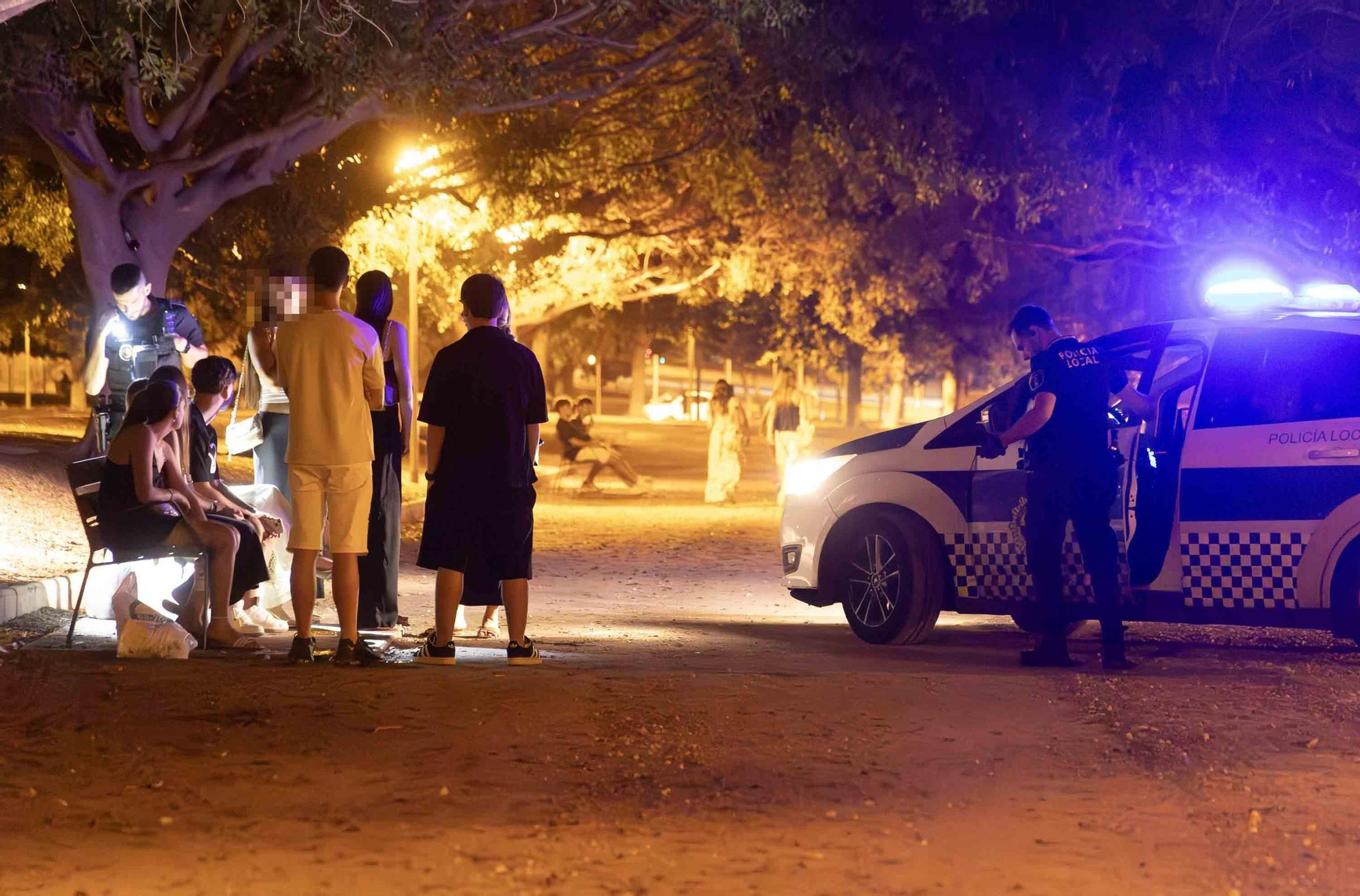 Los martes de ellas’ en la playa de San Juan: la nueva excusa para el botellón