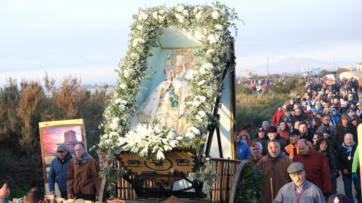 Así ha sido la romería de la Virgen desde la playa del Tamarit