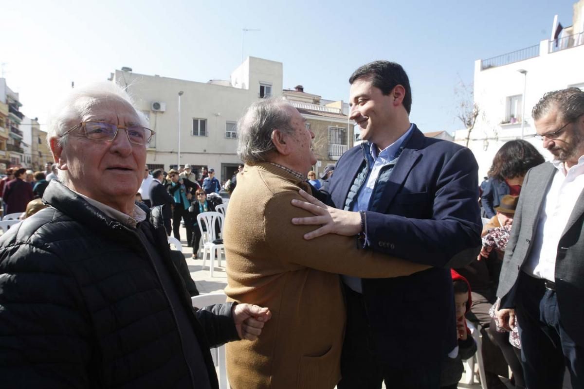 Valdeolleros inaugura la nueva 'plaza de los ovnis'