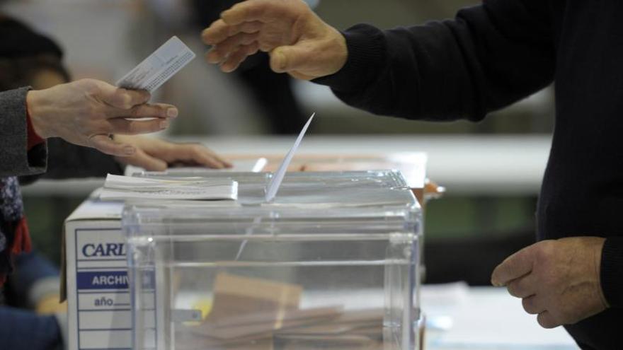 Los 200.067 electores coruñeses, llamados a votar hoy por segunda vez en un mes